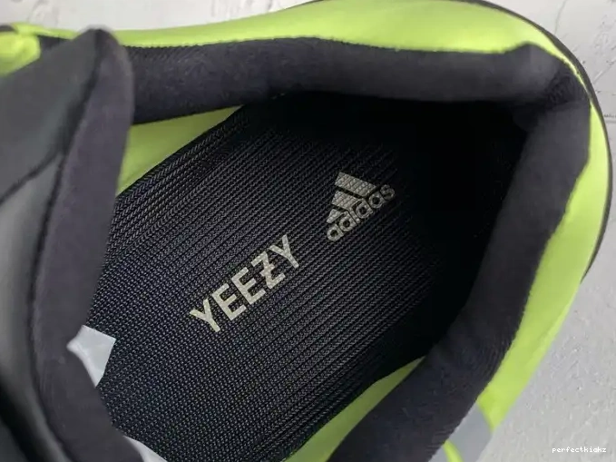 Phosphor FY3727 Yeezy MNVN 700 Adidas Boost 0607